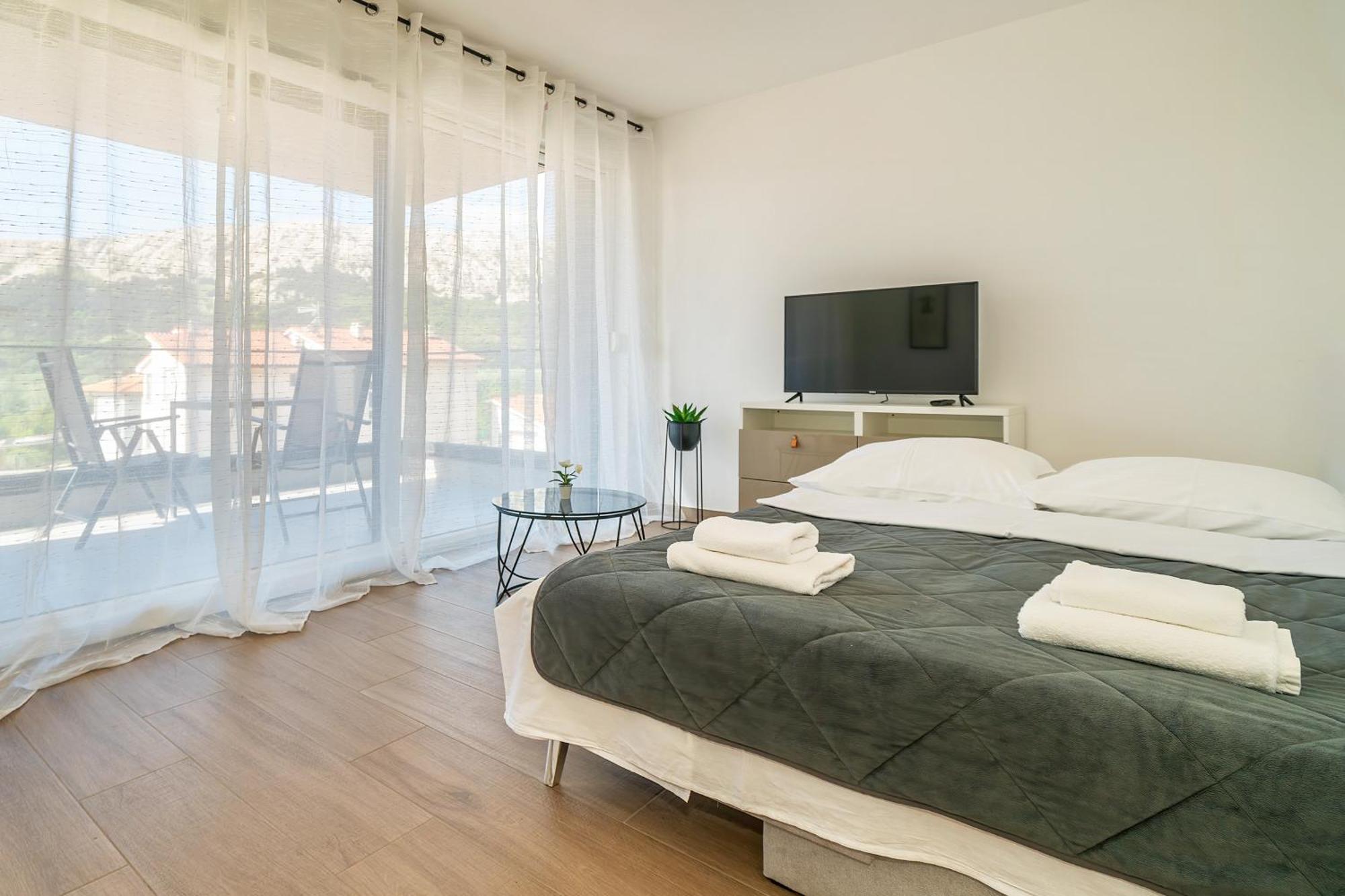 Poolside Apartments Anabella Baška Esterno foto